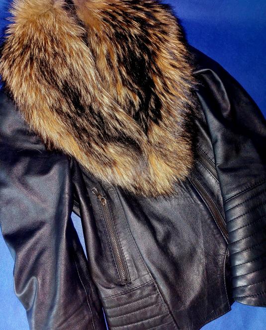 Късо дамско кожено яке с лисица - 4