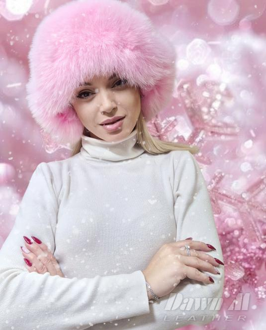 дамска кожена ушанка в розово - 1