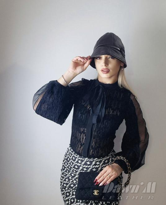 Дамска кожена шапка Midnight Burgundy