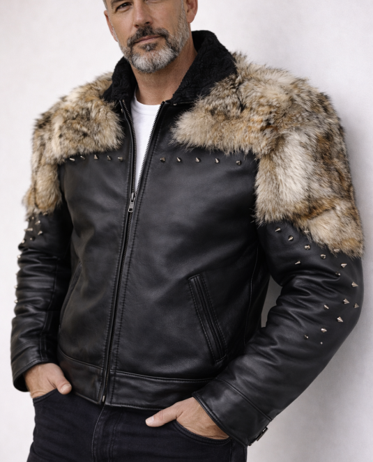 Мъжко кожено яке с вълк и шипове