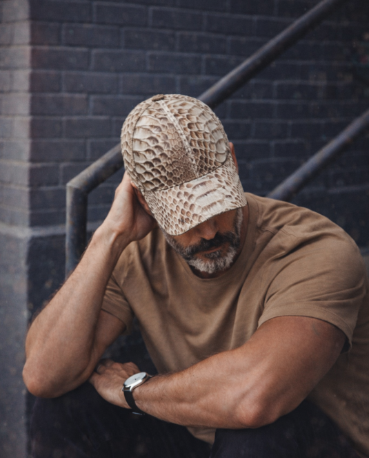 Шапка с козирка кожа Piton